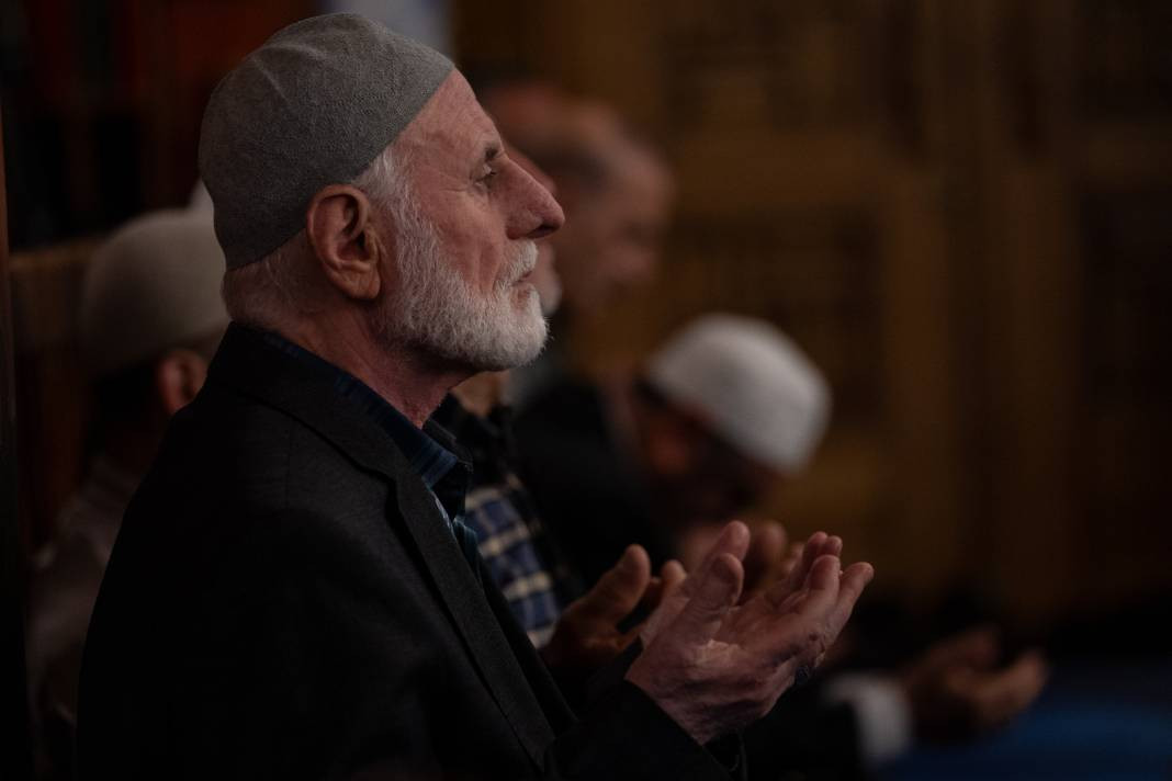 Şehitler ve Filistinliler için sabah namazında tüm camilerde dua edildi - Resim: 4